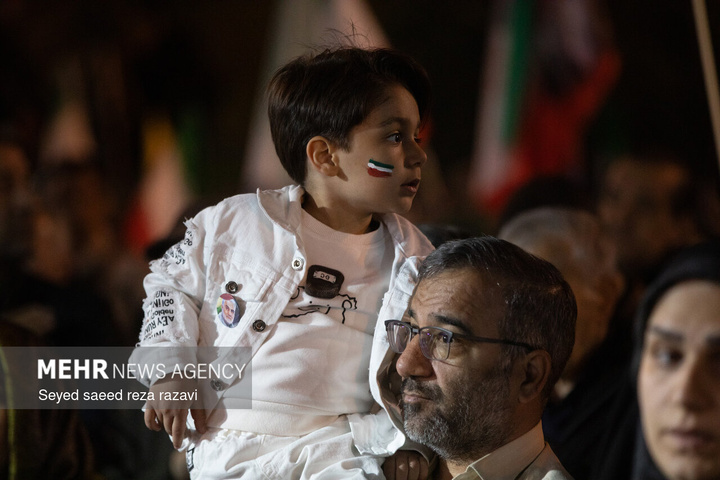 اجتماع حمایت از رزمندگان در مقابله با دشمن آمریکایی - صهیونی