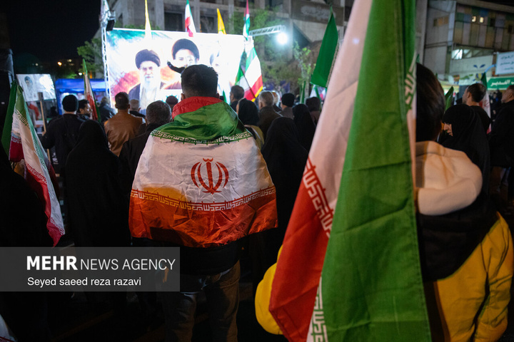 اجتماع حمایت از رزمندگان در مقابله با دشمن آمریکایی - صهیونی