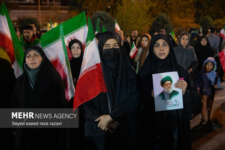 اجتماع حمایت از رزمندگان در مقابله با دشمن آمریکایی - صهیونی