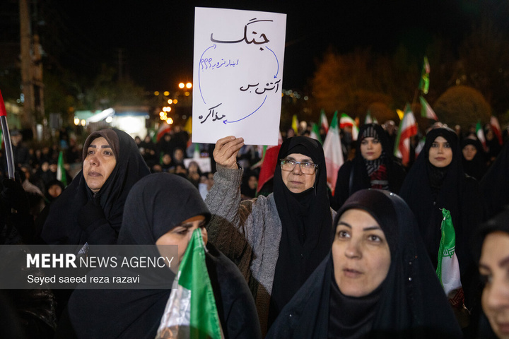 اجتماع حمایت از رزمندگان در مقابله با دشمن آمریکایی - صهیونی