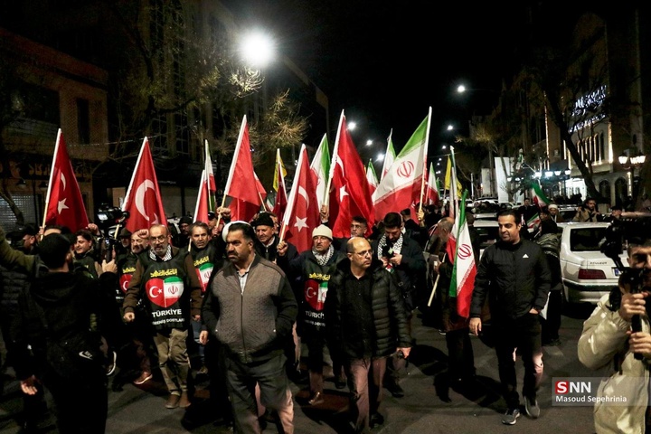 حضور نخبگان فرهنگی و رسانه‌ای ترکیه در اجتماع مردمی حمایت از جمهوری اسلامی ایران در تبریز