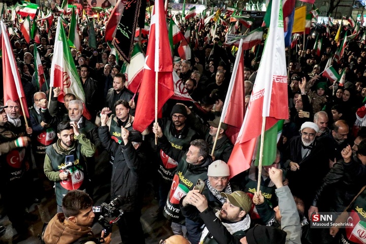 حضور نخبگان فرهنگی و رسانه‌ای ترکیه در اجتماع مردمی حمایت از جمهوری اسلامی ایران در تبریز