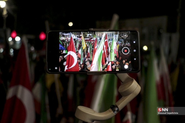 حضور نخبگان فرهنگی و رسانه‌ای ترکیه در اجتماع مردمی حمایت از جمهوری اسلامی ایران در تبریز