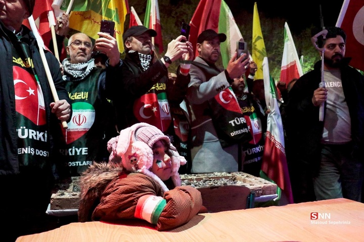 حضور نخبگان فرهنگی و رسانه‌ای ترکیه در اجتماع مردمی حمایت از جمهوری اسلامی ایران در تبریز