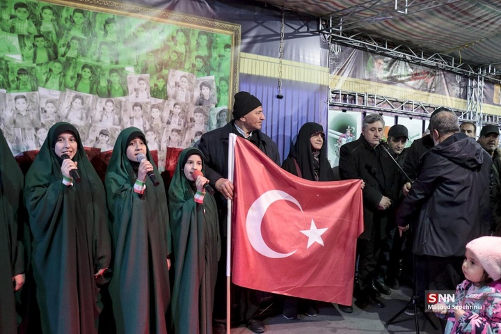 حضور نخبگان فرهنگی و رسانه‌ای ترکیه در اجتماع مردمی حمایت از جمهوری اسلامی ایران در تبریز