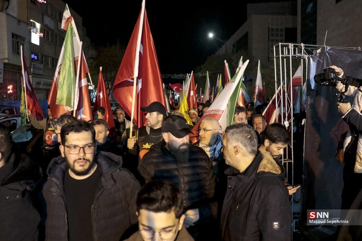 حضور نخبگان فرهنگی و رسانه‌ای ترکیه در اجتماع مردمی حمایت از جمهوری اسلامی ایران در تبریز