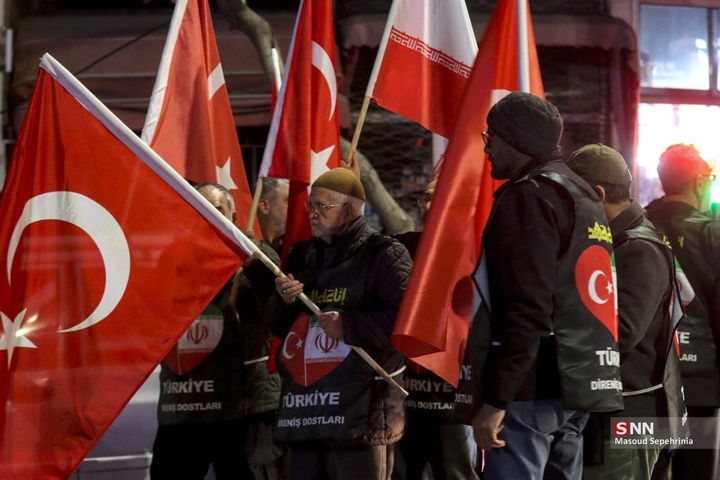 حضور نخبگان فرهنگی و رسانه‌ای ترکیه در اجتماع مردمی حمایت از جمهوری اسلامی ایران در تبریز