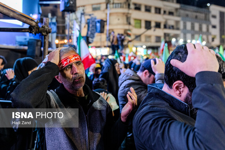 تجمع شبانه مردم در حمایت از مدافعان وطن - تهران