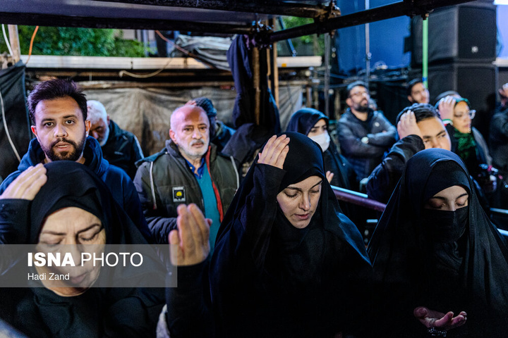 تجمع شبانه مردم در حمایت از مدافعان وطن - تهران