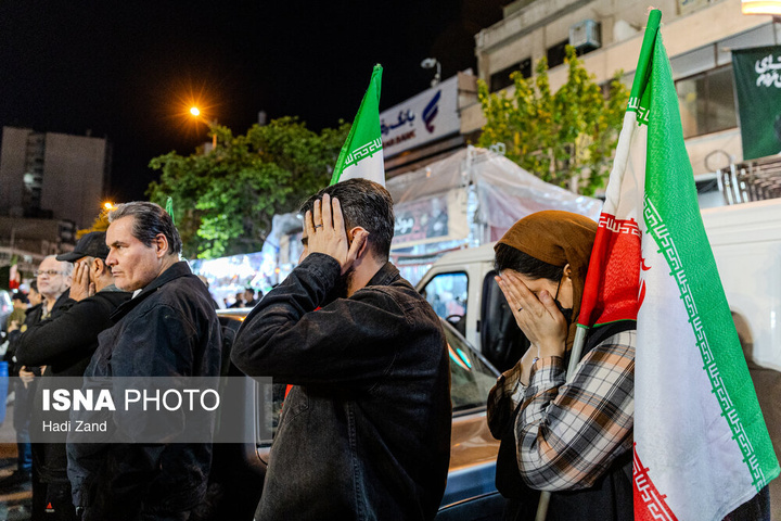 تجمع شبانه مردم در حمایت از مدافعان وطن - تهران