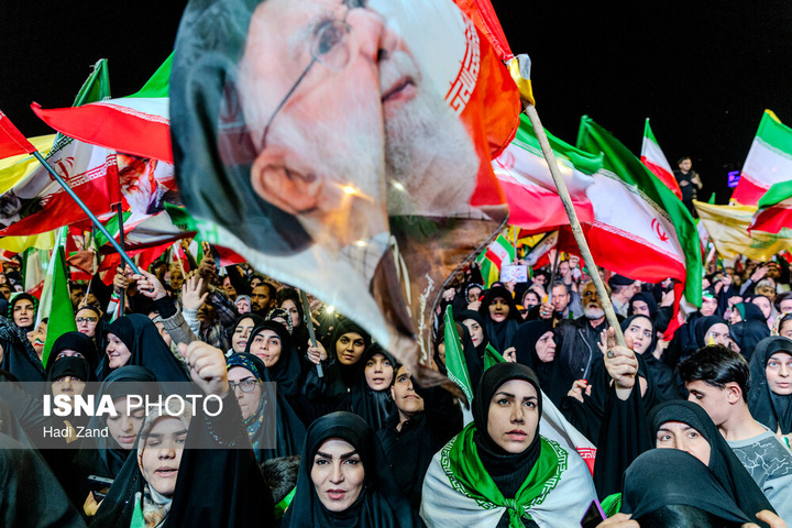 تجمع شبانه مردم در حمایت از مدافعان وطن - تهران