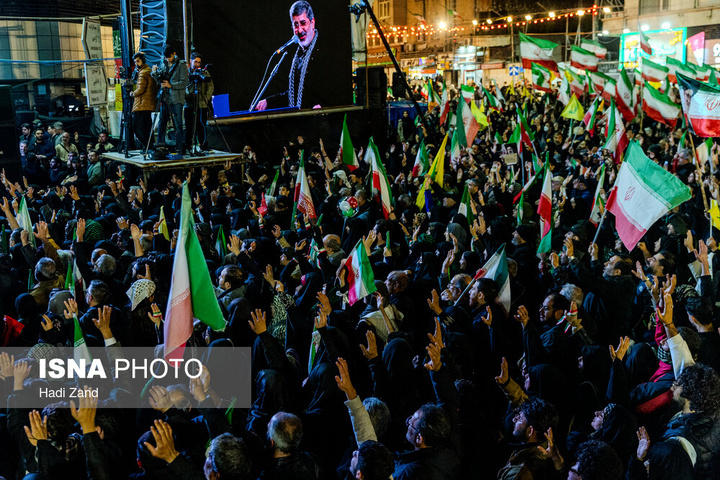 تجمع شبانه مردم در حمایت از مدافعان وطن - تهران