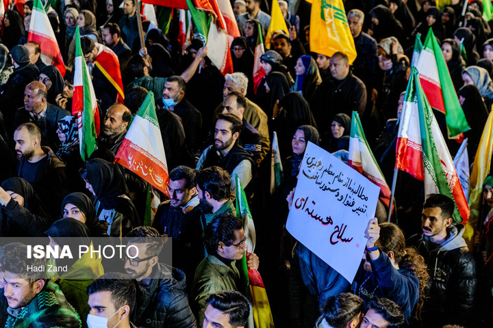 تجمع شبانه مردم در حمایت از مدافعان وطن - تهران