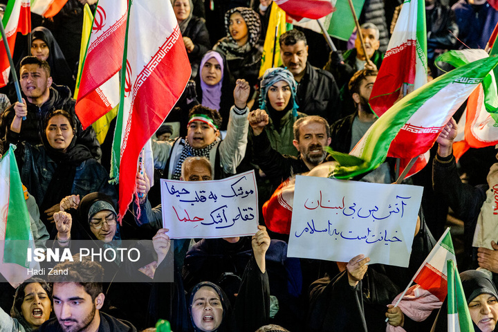 تجمع شبانه مردم در حمایت از مدافعان وطن - تهران