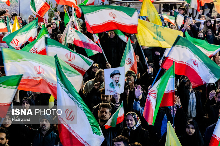 تجمع شبانه مردم در حمایت از مدافعان وطن - تهران