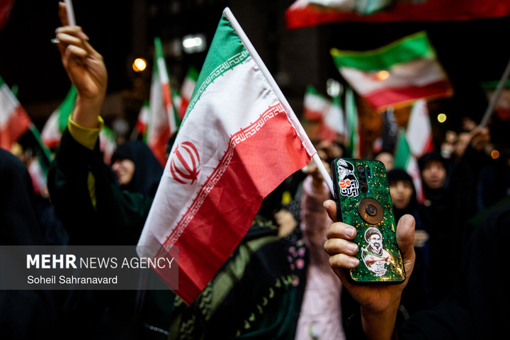 اجتماع حمایت از رزمندگان در مقابله با دشمن آمریکایی - صهیونی