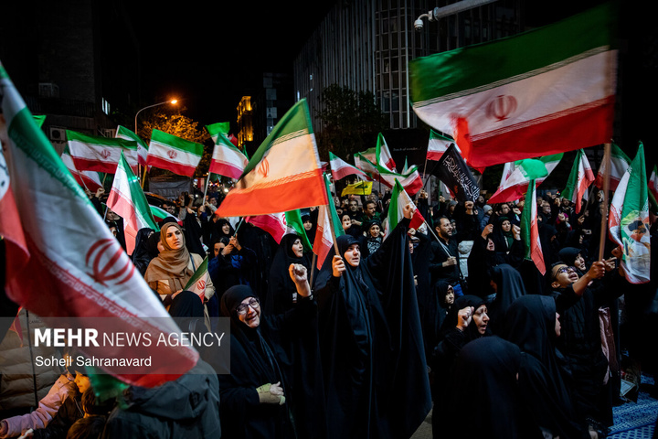 اجتماع حمایت از رزمندگان در مقابله با دشمن آمریکایی - صهیونی