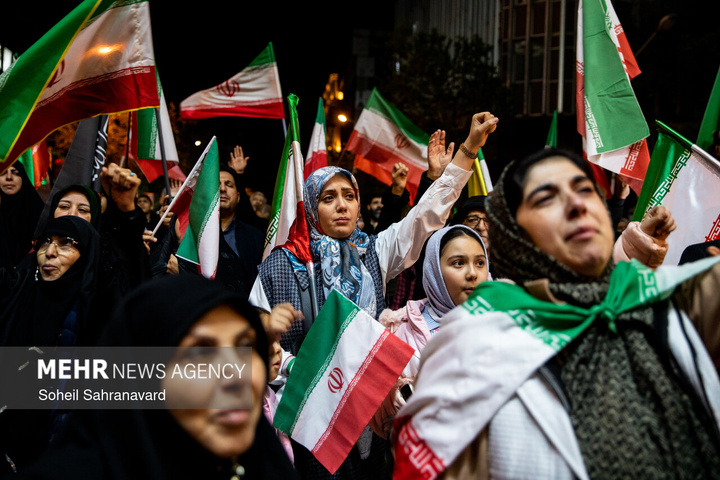 اجتماع حمایت از رزمندگان در مقابله با دشمن آمریکایی - صهیونی