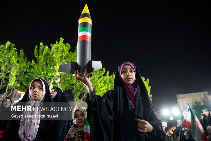 اجتماع حمایت از رزمندگان در مقابله با دشمن آمریکایی - صهیونی