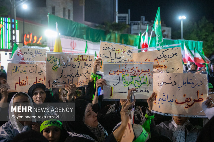 اجتماع حمایت از رزمندگان در مقابله با دشمن آمریکایی - صهیونی