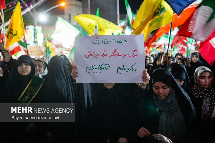 اجتماع حمایت از رزمندگان در مقابله با دشمن آمریکایی - صهیونی