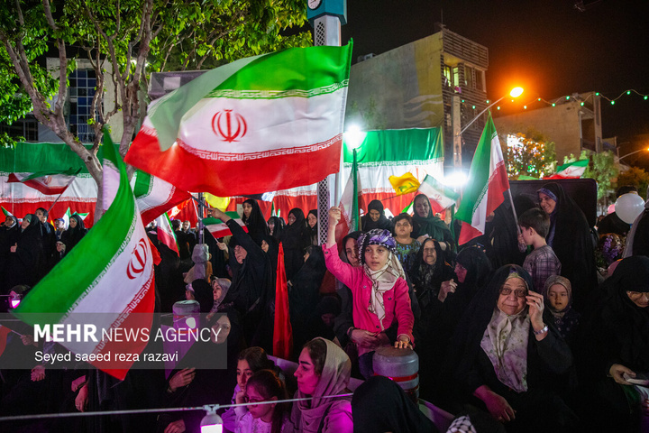 اجتماع حمایت از رزمندگان در مقابله با دشمن آمریکایی - صهیونی