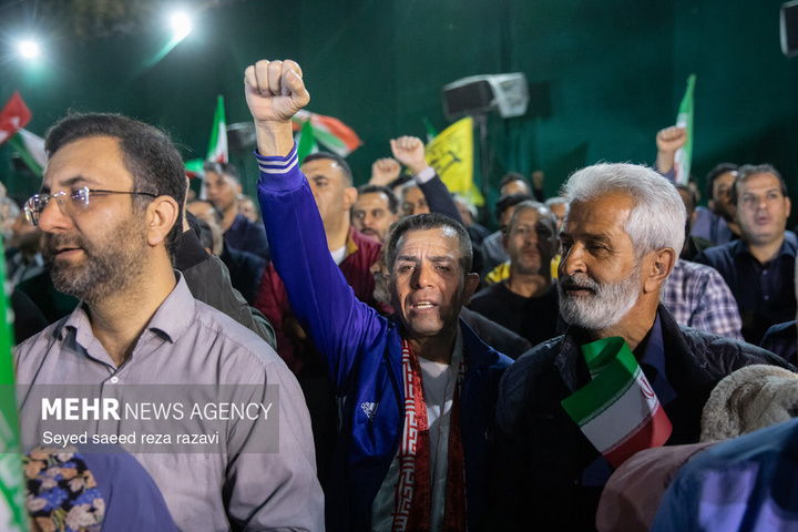 اجتماع حمایت از رزمندگان در مقابله با دشمن آمریکایی - صهیونی