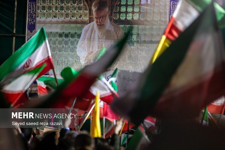 اجتماع حمایت از رزمندگان در مقابله با دشمن آمریکایی - صهیونی