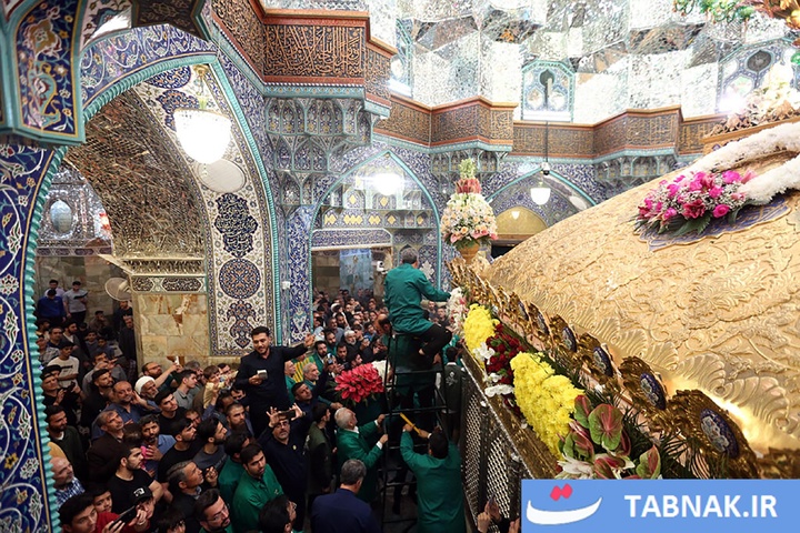 گل‌آرایی ضریح مطهر حرم حضرت معصومه(سلام الله علیها)