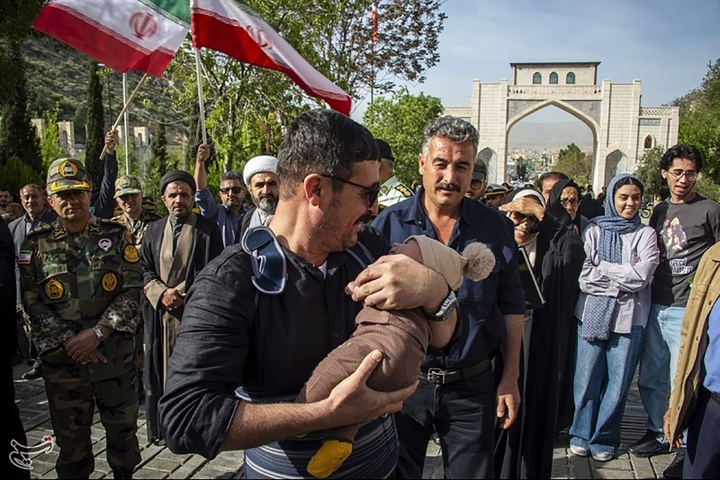 بازگشت ۹ دریادل ناو دنا به شیراز