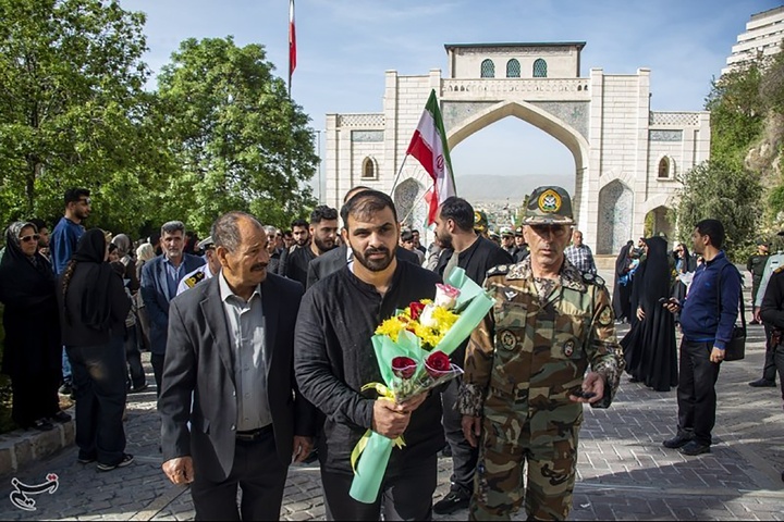 بازگشت ۹ دریادل ناو دنا به شیراز