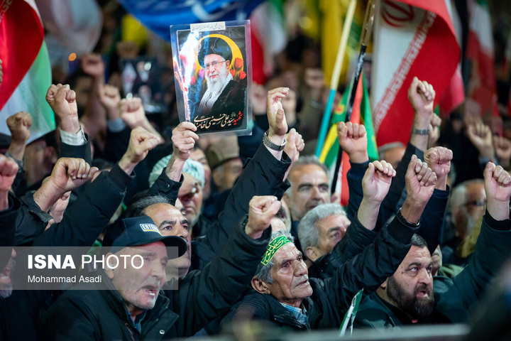 تجمع شبانه مردم در حمایت از مدافعان وطن - اراک