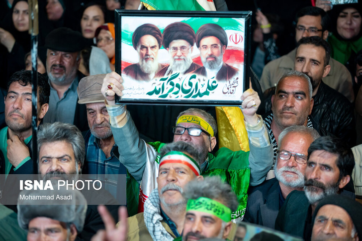 تجمع شبانه مردم در حمایت از مدافعان وطن - اراک