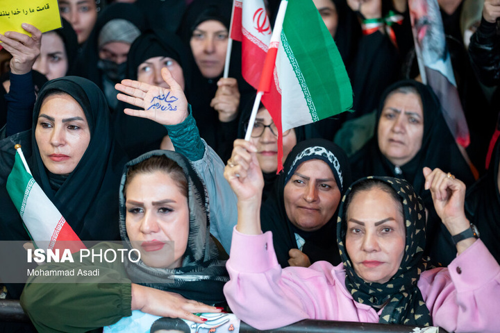 تجمع شبانه مردم در حمایت از مدافعان وطن - اراک