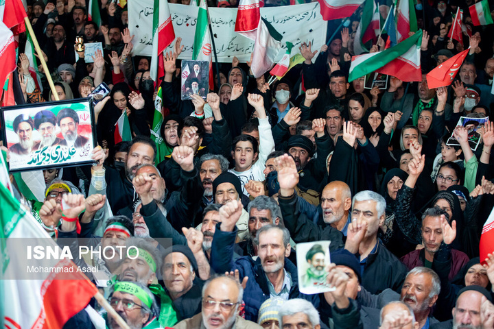 تجمع شبانه مردم در حمایت از مدافعان وطن - اراک