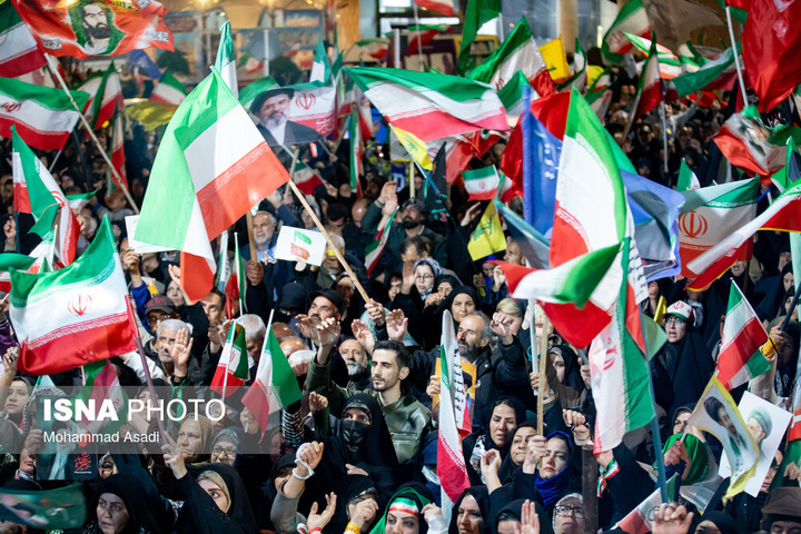 تجمع شبانه مردم در حمایت از مدافعان وطن - اراک