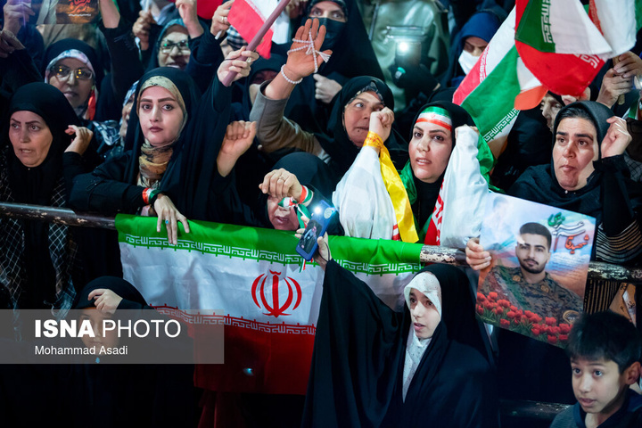 تجمع شبانه مردم در حمایت از مدافعان وطن - اراک