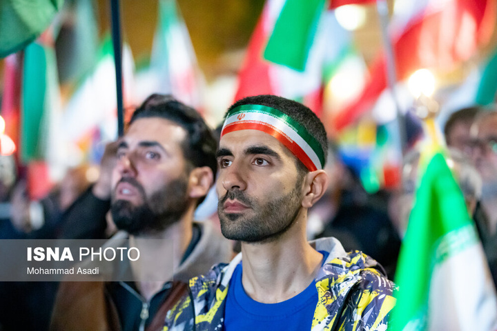 تجمع شبانه مردم در حمایت از مدافعان وطن - اراک