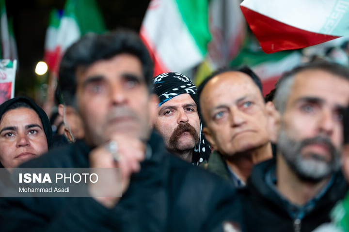 تجمع شبانه مردم در حمایت از مدافعان وطن - اراک