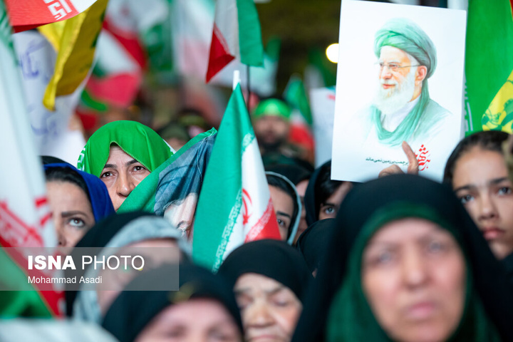 تجمع شبانه مردم در حمایت از مدافعان وطن - اراک