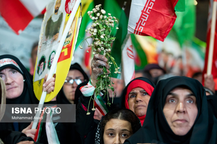 تجمع شبانه مردم در حمایت از مدافعان وطن - اراک