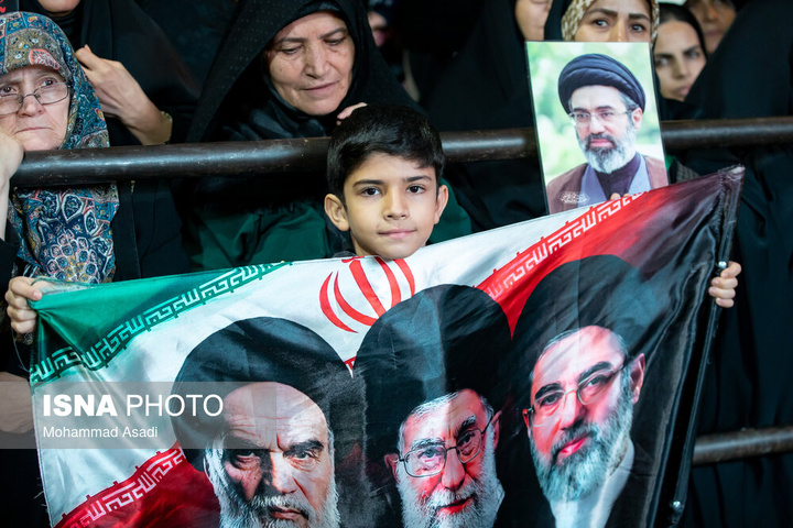 تجمع شبانه مردم در حمایت از مدافعان وطن - اراک