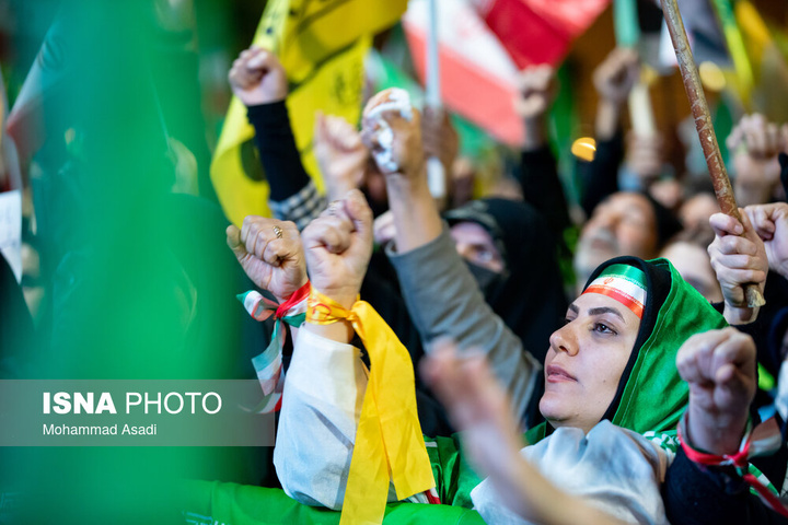 تجمع شبانه مردم در حمایت از مدافعان وطن - اراک