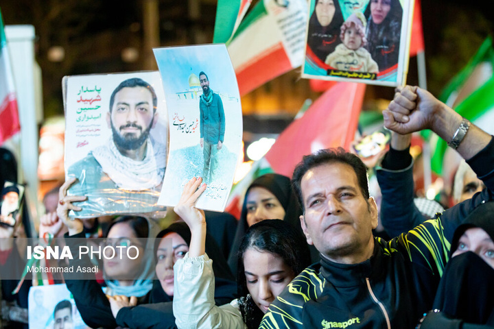 تجمع شبانه مردم در حمایت از مدافعان وطن - اراک