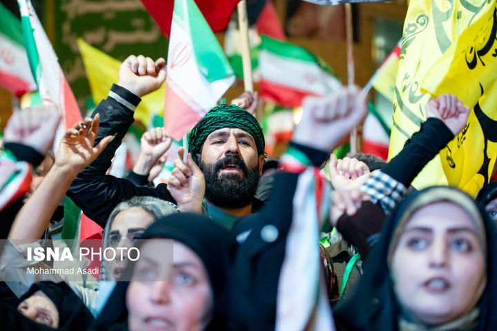 تجمع شبانه مردم در حمایت از مدافعان وطن - اراک