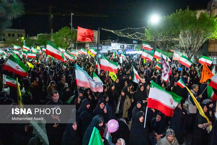 تجمع شبانه مردم در حمایت از مدافعان وطن - اراک
