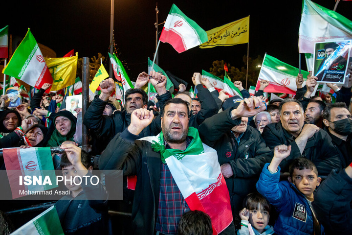 تجمع شبانه مردم در حمایت از مدافعان وطن - اراک