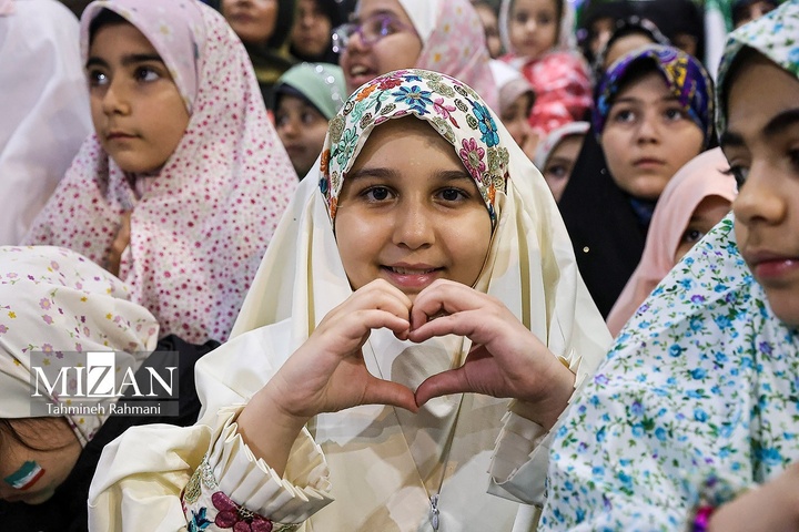 اجتماع دختران کشور دوست