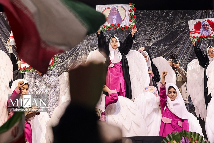 اجتماع دختران کشور دوست