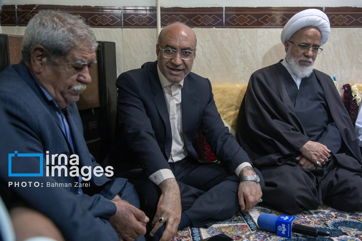 دیدار مسئولان کرمانشاه با جانباز ناوشکن دنا